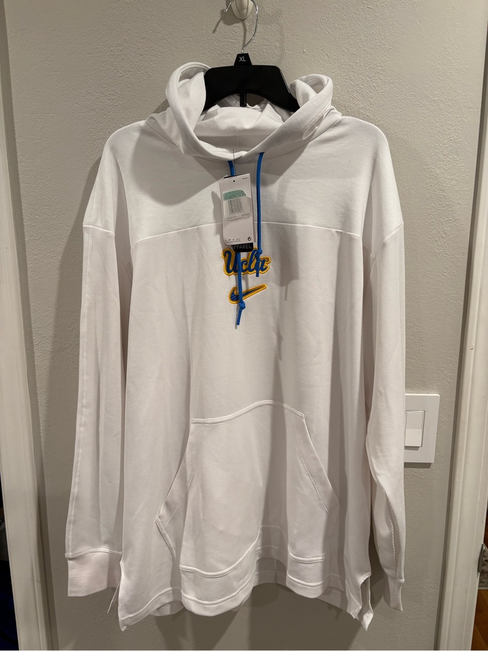 Nike UCLA Bruins Team Issued Hoodie Waffle Knit White Sideline Men’s Size XL NWT - Picture 3 of 15